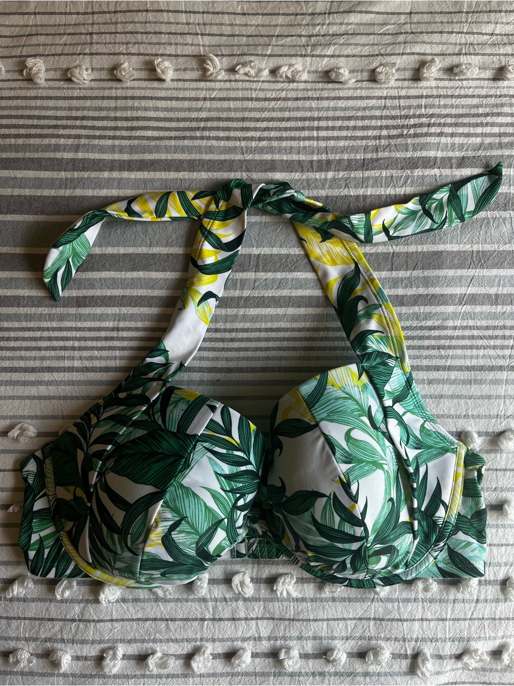 Adore Me Tropical Print Underwire Halter-Style Bikini Top in 40 G